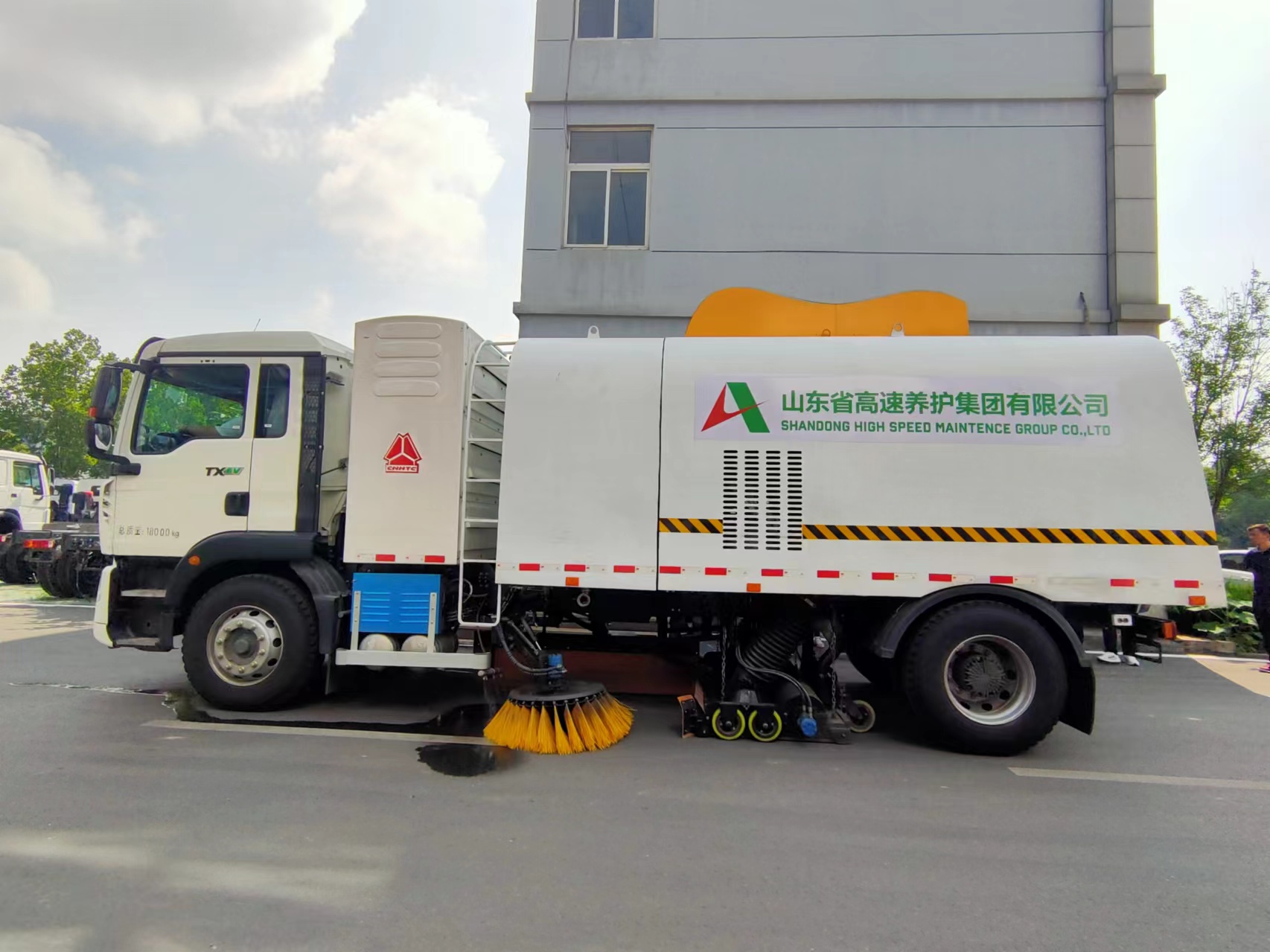 新能源清扫车 图4
