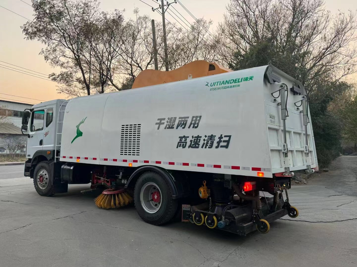 高速清扫车 图2